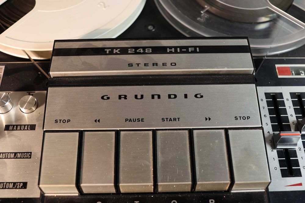 Катушечный магнитофон Grundig HiFi Stereo.