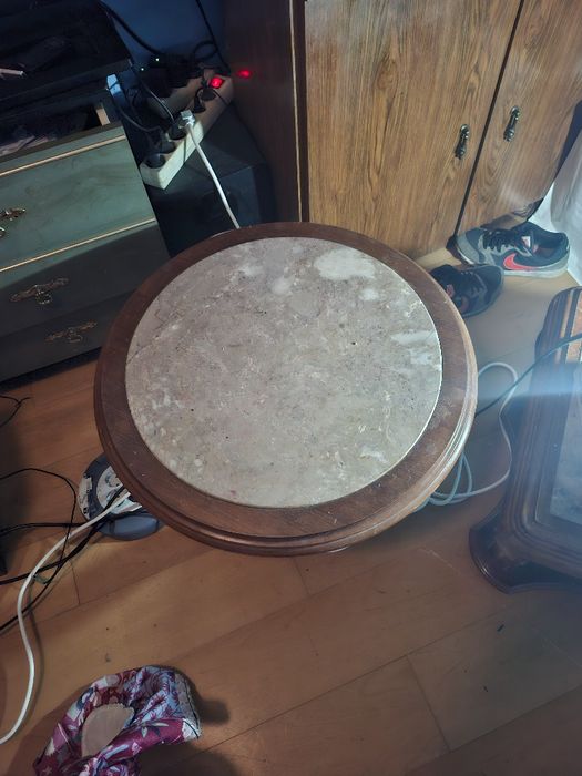 Mesa de centro lindíssima em madeira e mármore