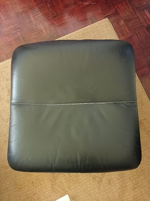 Apoio para pés giratório