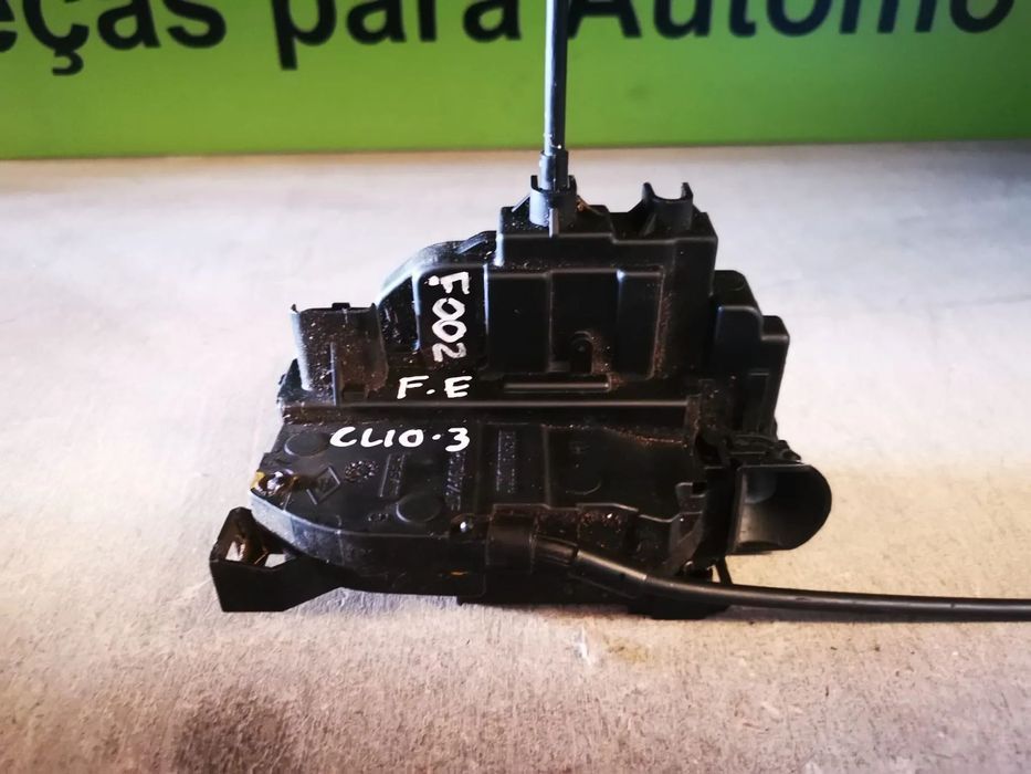 RENAULT CLIO III / 3 LEFT FRONT DOOR LOCK - F002