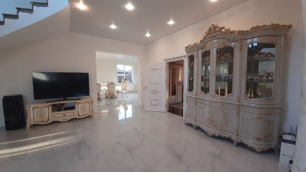 Продажа шикароного дома в с. Гора