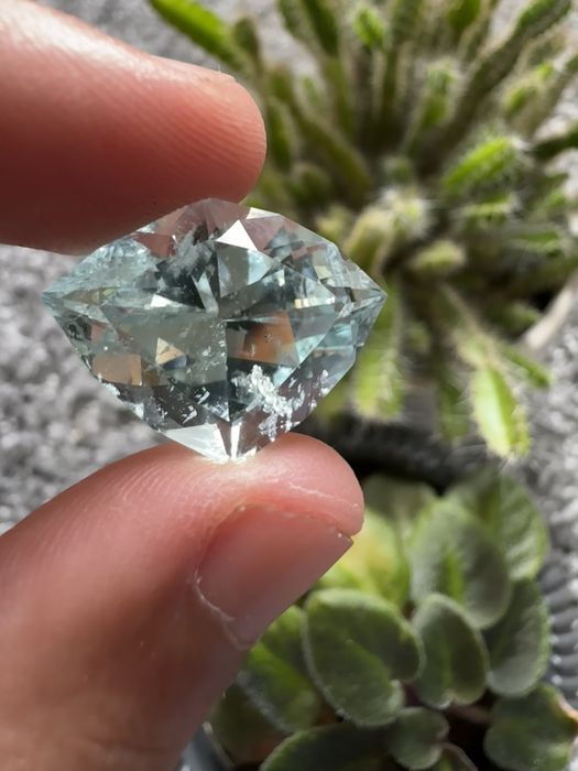 Água Marinha Facetada com Inclusões 18.30cts