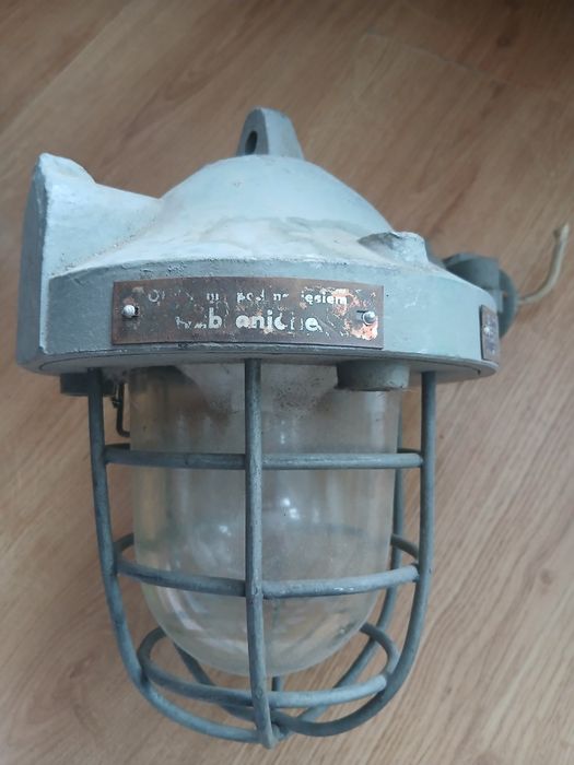Lampa magazynowa loft rezerwacja