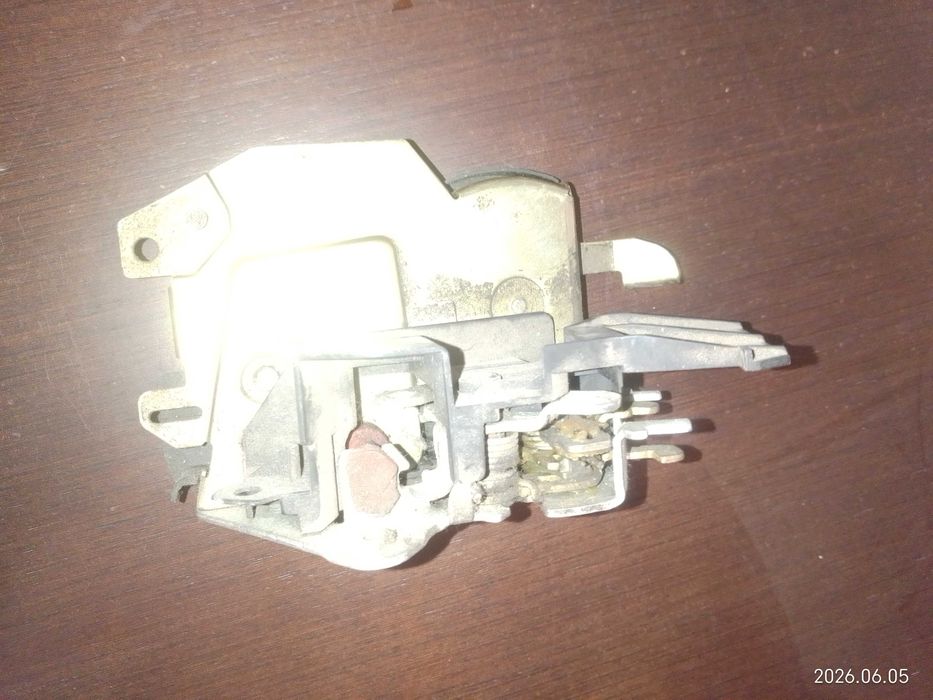 Fechadura Traseira Direita BMW E36 / M3 Original (Ref: 8122420)