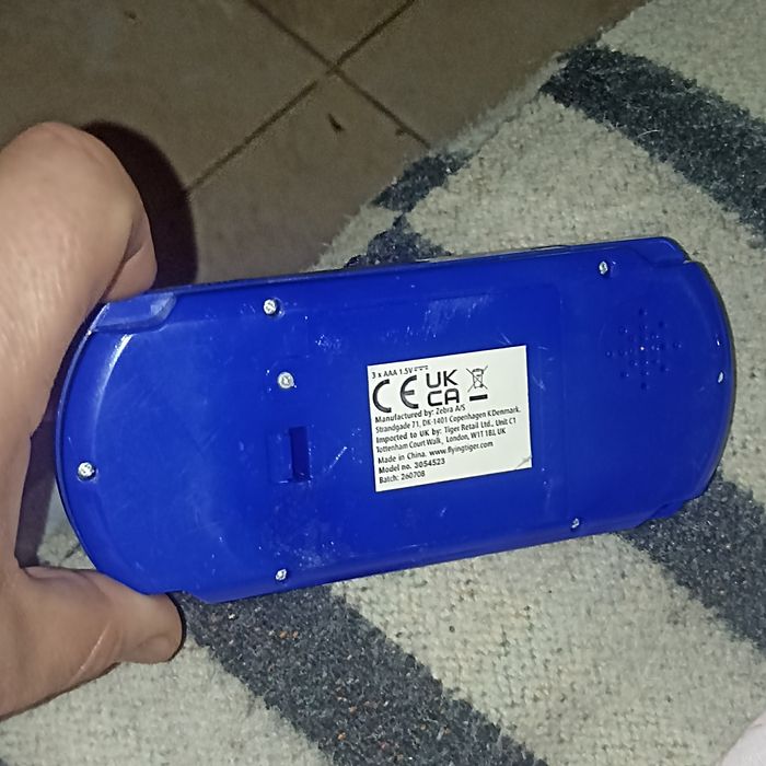 Consola Pequena com vários jogos para criança