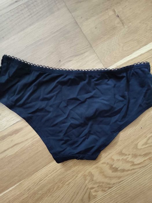 Czarne stringi i figi