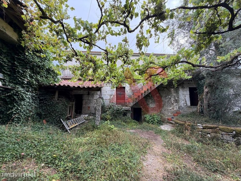 Moradia para Restauro com Terreno de 340 m² | Estorãos, Fafe