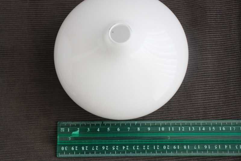 Candeeiro branco IKEA com abajur muito bom com uma oferta