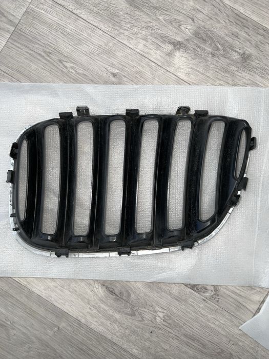Ноздри Решітки радіатора на рестайлінг капот на BMW X5 E53