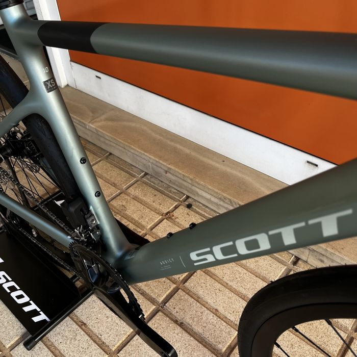 Bicicketa de estrada Scott Addict 40