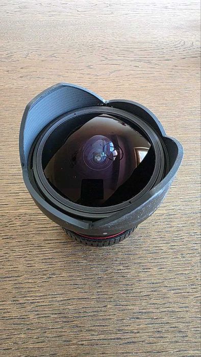 Objetiva Samyang 8mm f/3.5 UMC Fisheye para Canon EF / EF-S