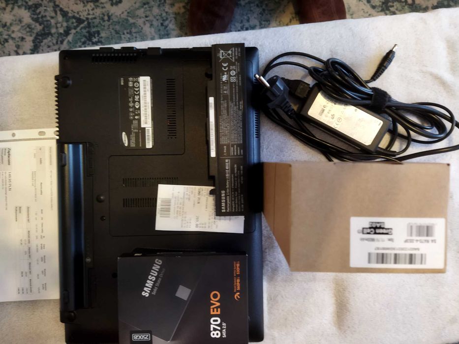 Samsung 15.6 cala NP-RF511 , i5/8GB/SSD250 Windows 10