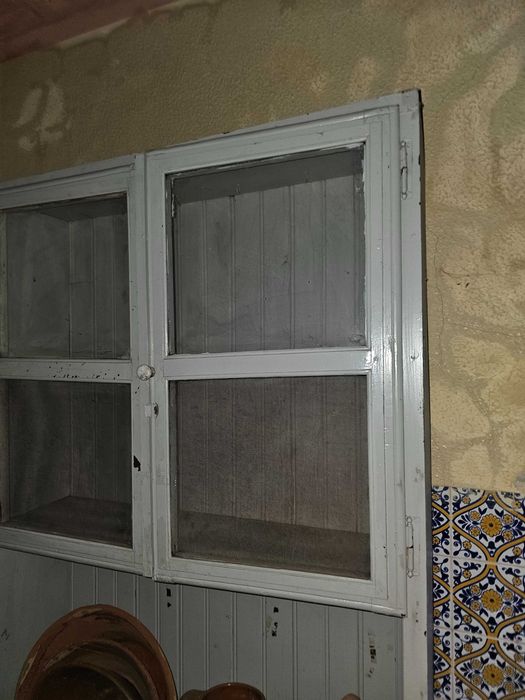 Armário de cozinha rústico antigo em madeira