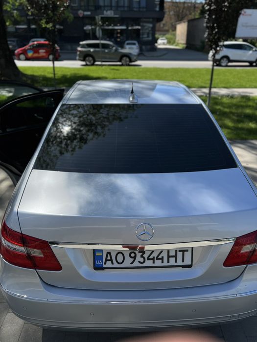 Mercedes-Benz E200