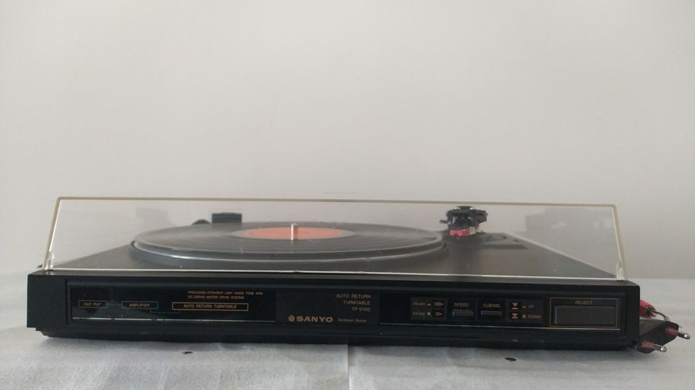 Продам проигрователь SANYO Tp6100.