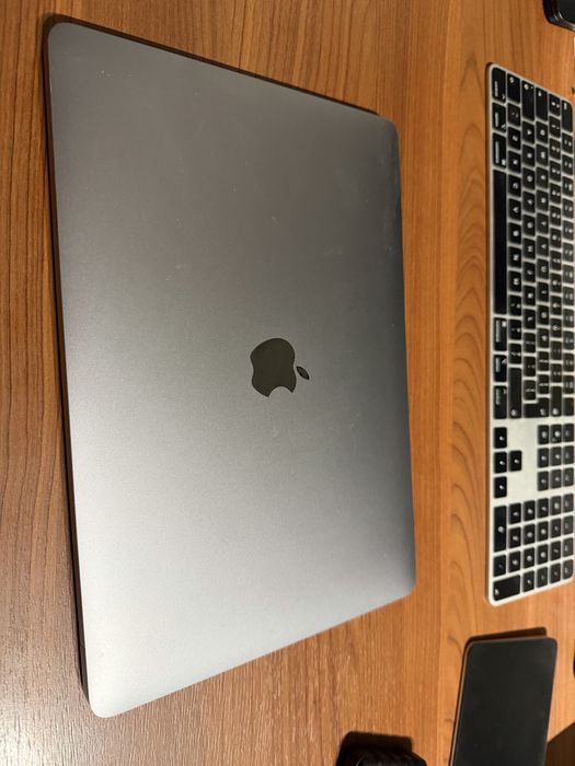 Sprzadam Macbook Air 2020, stan b dobry