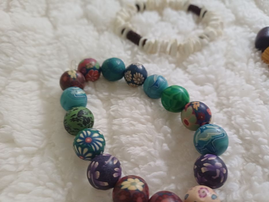 Brincos, colares, pulseiras senhora