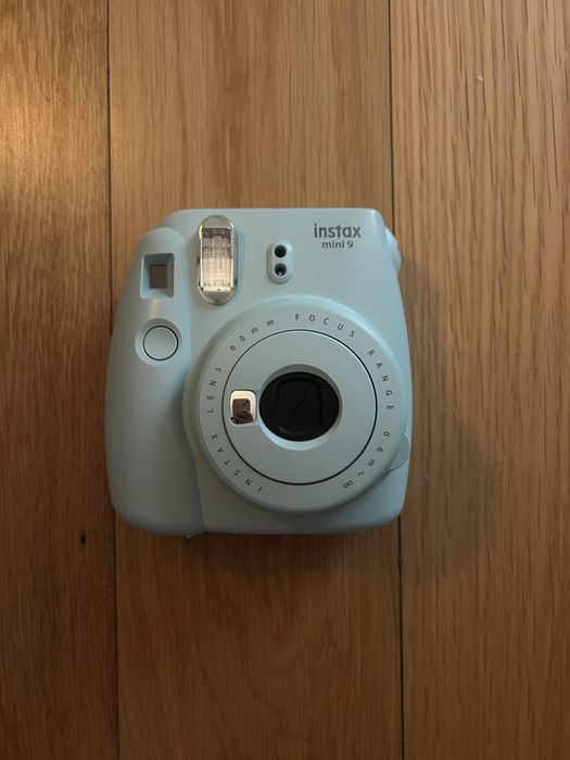 Fujifilm Instax Mini 9 (Azul Gelo) + Capa de Proteção