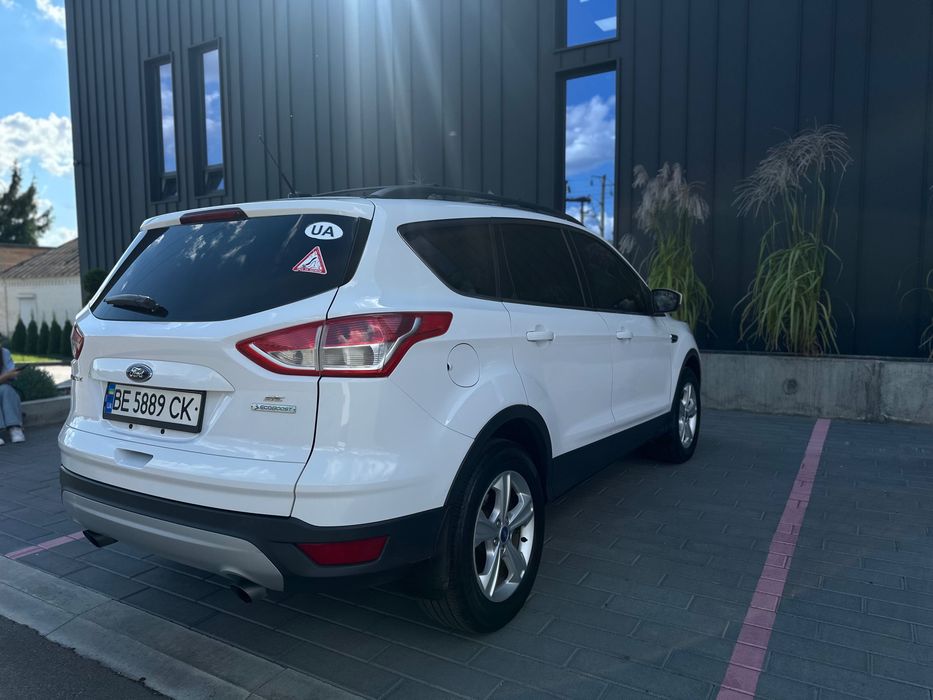 Автомобіль Ford Escape