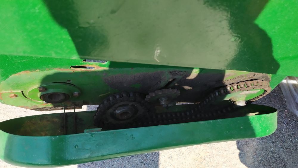 Продам Жатку John deere 4-х рядну для кукурудзи ( кукурузы )