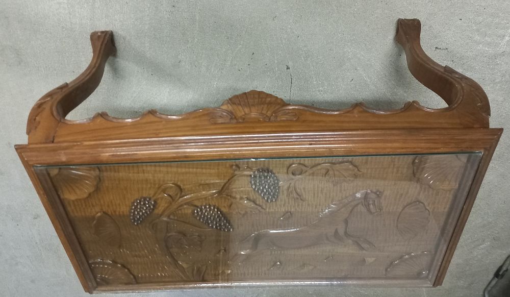 Vendo mesa de apoio em madeira.