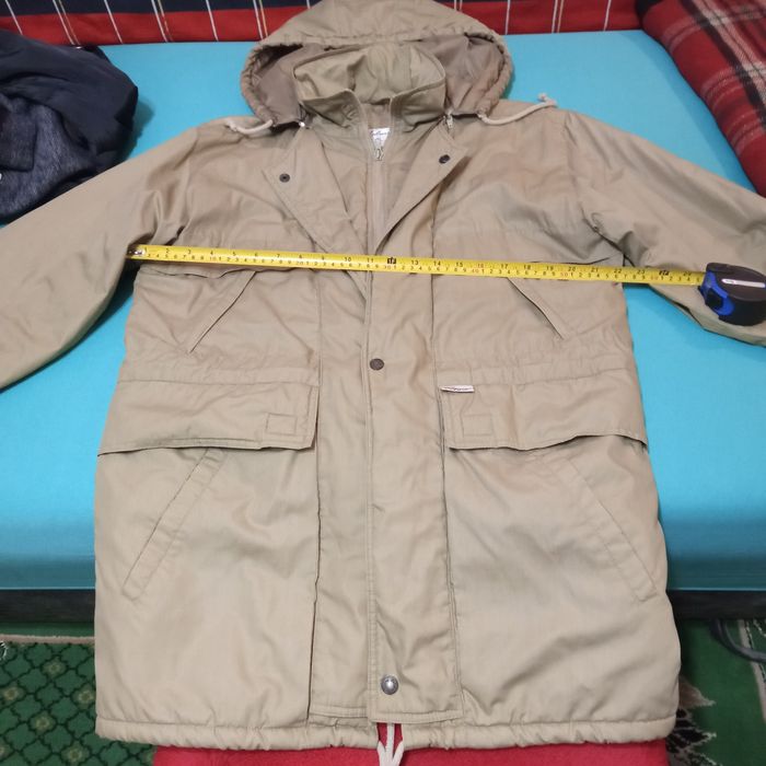 Продам демисезонную лёгкую мужскую  куртку.