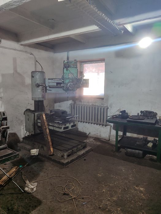 Продається комплекс приміщеннь в с.Різня