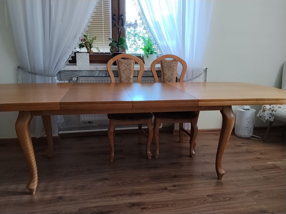 Stylowy stół do salonu