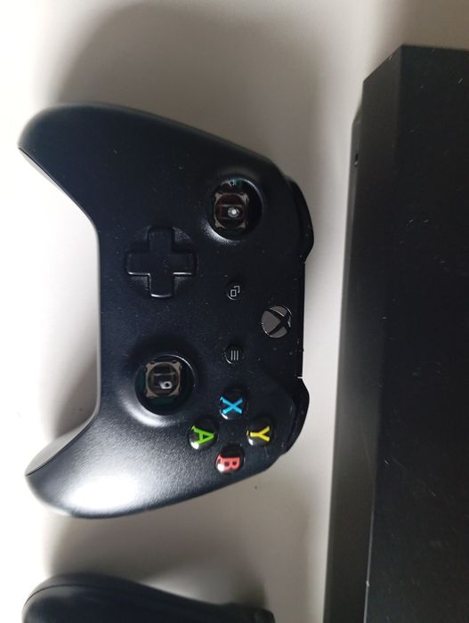Sprzedam konsole Xbox one x