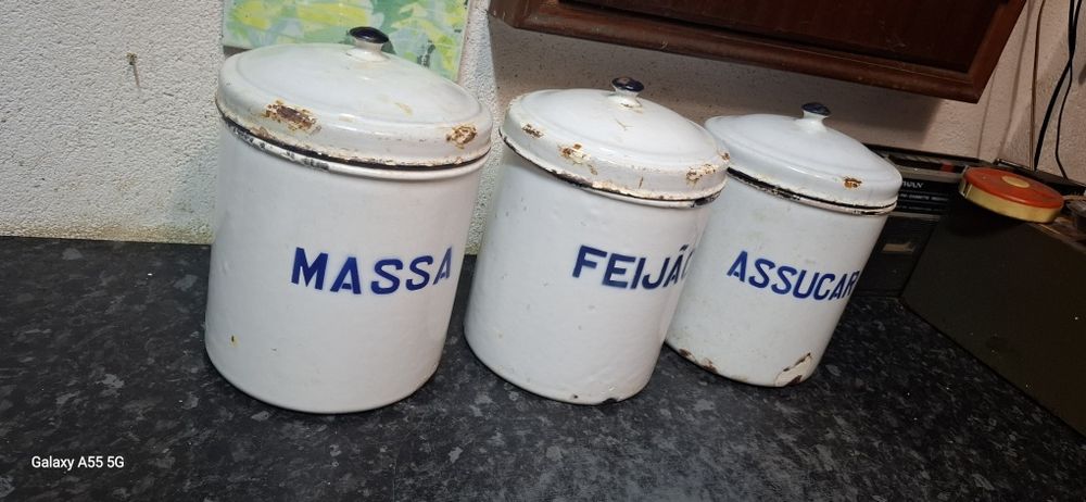 Potes vintage em esmalte