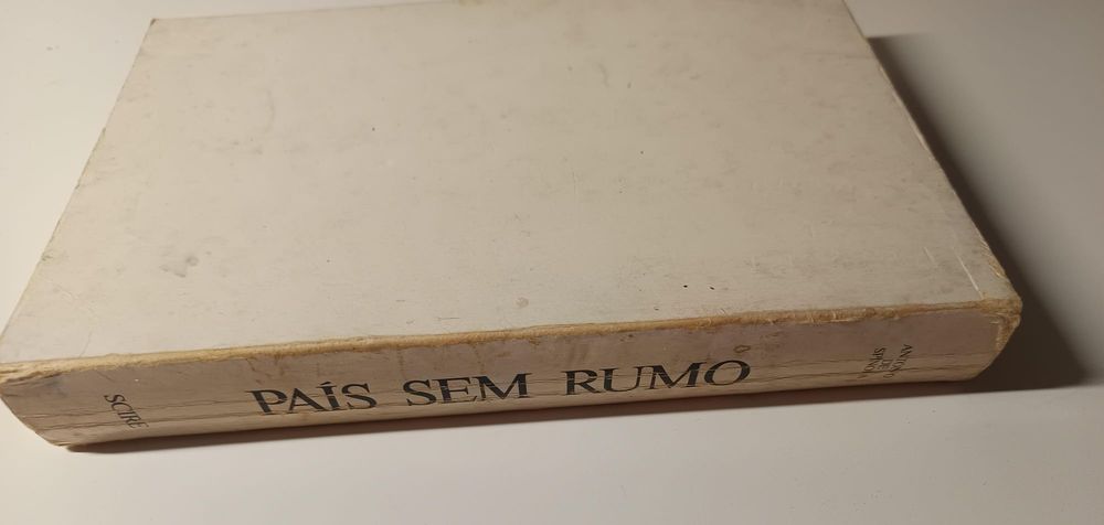 País sem rumo contributo para a história de uma revolução (1978)