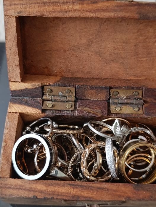 Lote de mais de 150  peças de bijuterias
