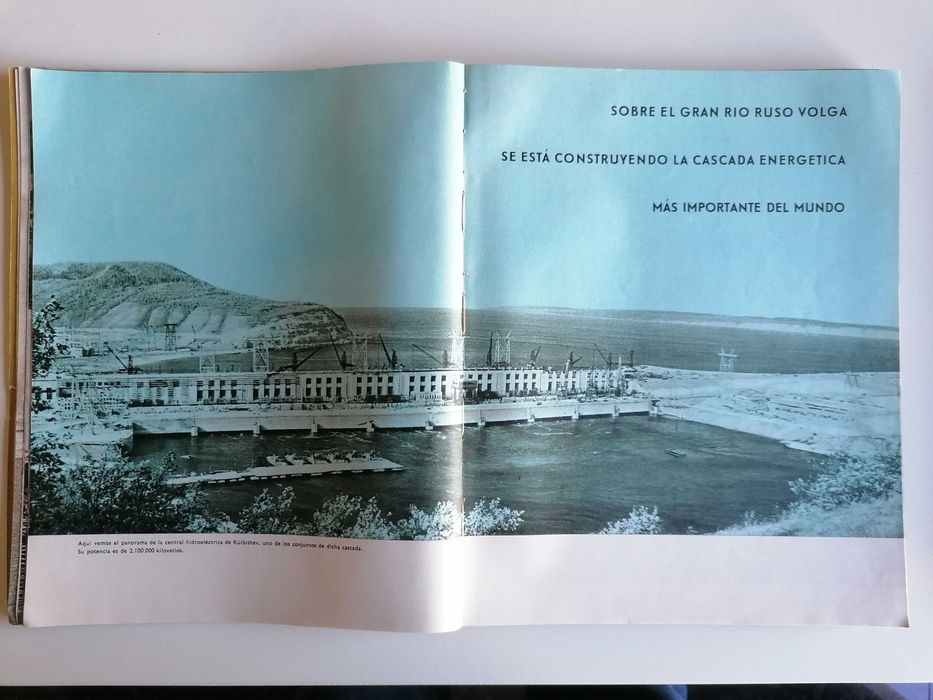 Livro muito antigo da URSS