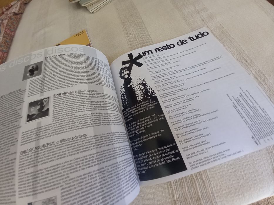 Dois exemplares revista Nome anos noventa Leiria