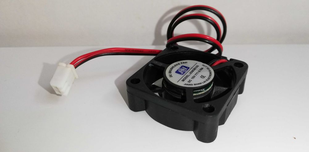 Вентилятор охлаждения Brushless DC12V 0.45A 0,16А 0,13A 80 мм 2-3-4Pin