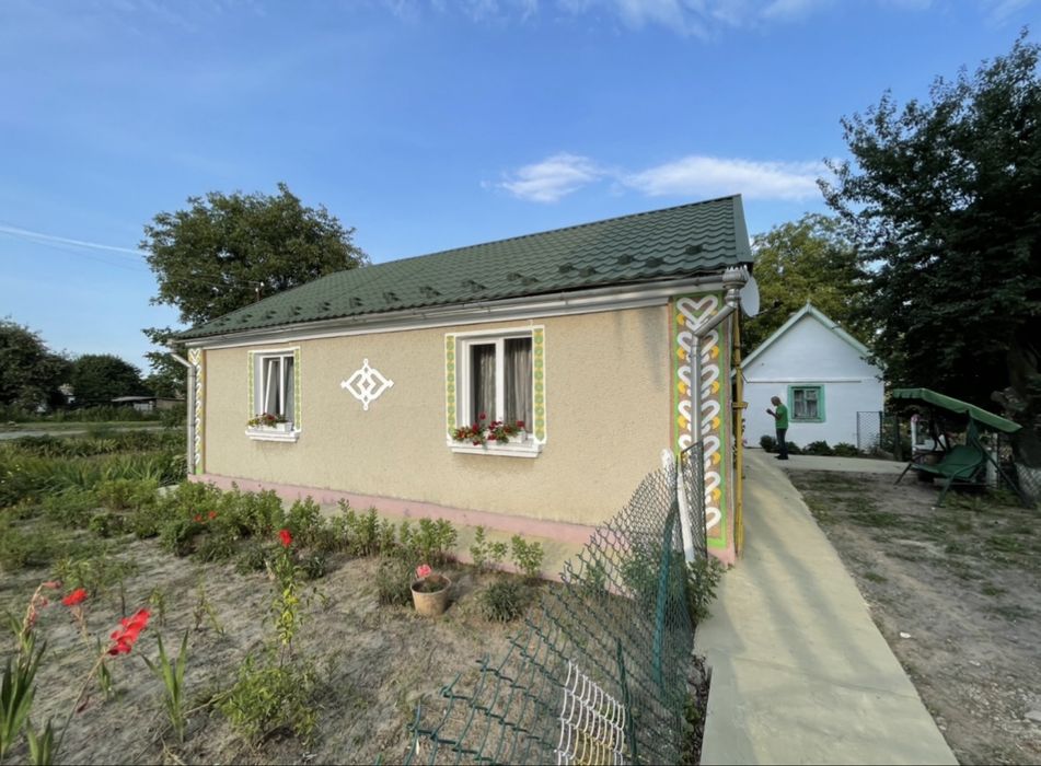 Продається будинок на 3 кімнати в селі Хмелівка