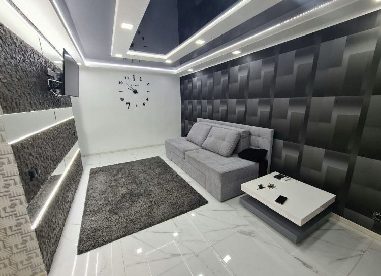 Сдам 1-комнатную квартиру с видом на площадь, центр города!