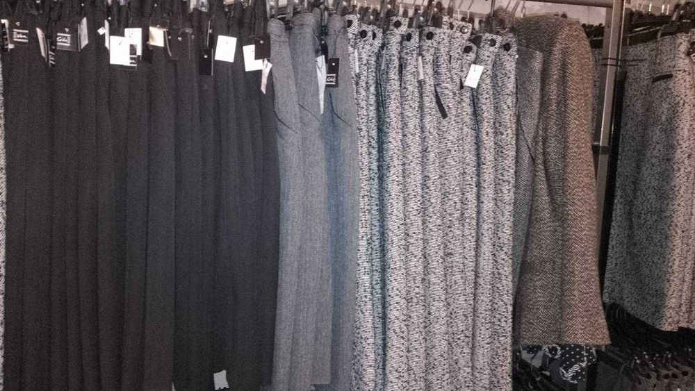 Продається товар -жіночі класичні спідниці