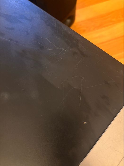 Wieża Sony z dwoma nowymi głośnikami.