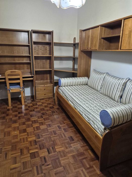 Estúdio de madeira (cama dupla)