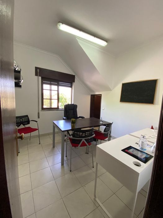 Escritórios/Gabinetes na Quinta do Conde – Tudo Incluído (Desde 200€)