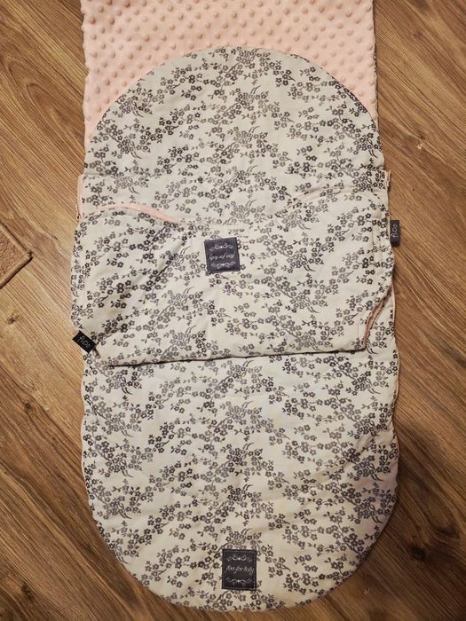 Śpiworek do wózka z ochraniaczami na ręce