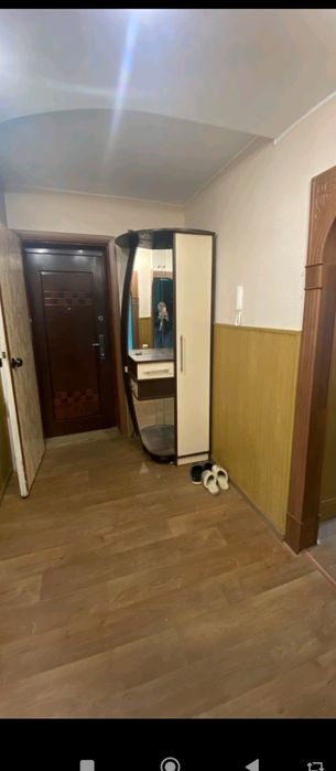 простора  чотирьох кімнатна  квартира