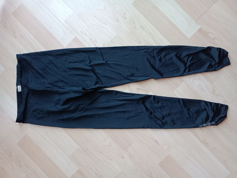 Leginsy czarne śliskie , ozdoby