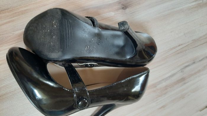 Czarne lakierowane szpilki r 38