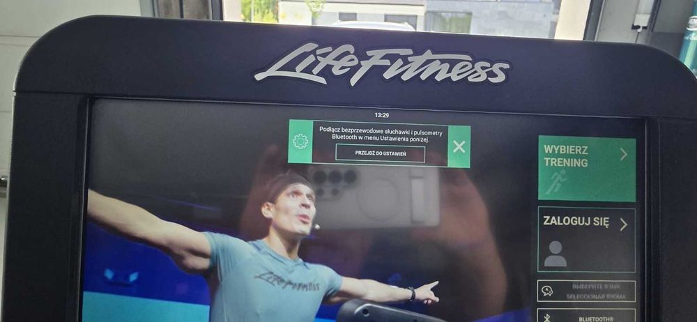 Rower stacjonarny pionowy LIFE FITNESS ELEVATION DISCOVER SE3 HD 95R