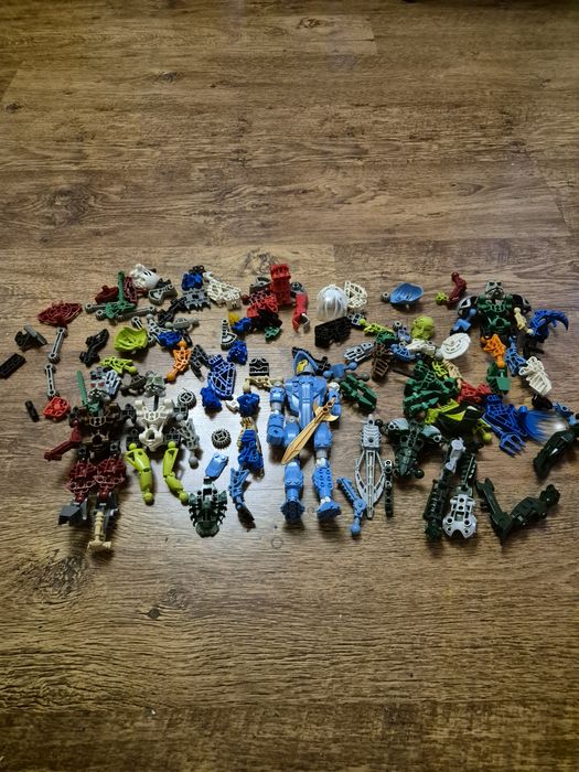Zestaw części klocków z serii Lego  Bionicle .