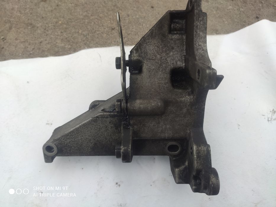 Продам кронштейны на насос Гура ,насос кондиционера на bmw e39 мотор