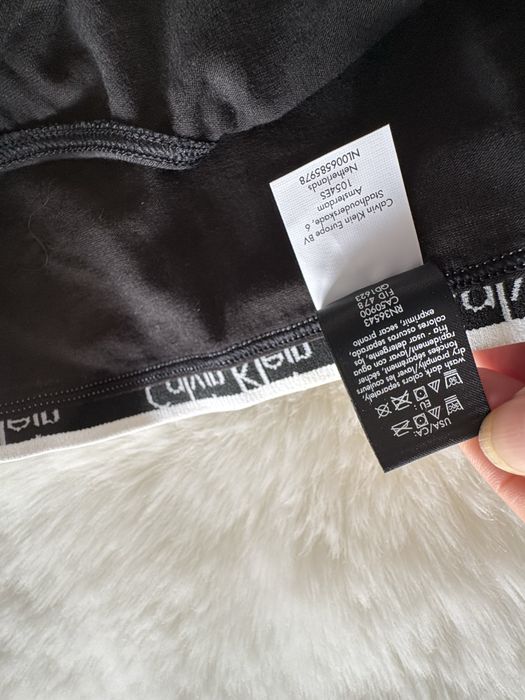 Majtki Calvin Klein XS  figi