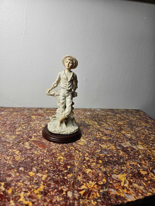 Włoska duża figurka piękna "Młody farmer" 19 cm